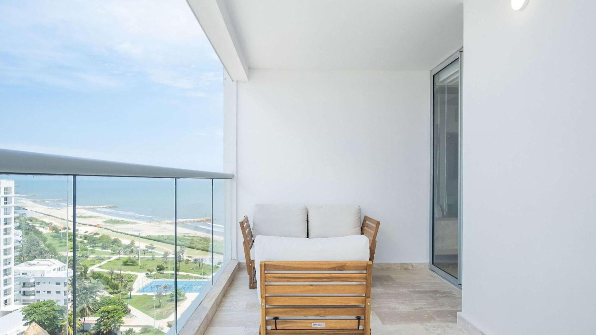 Elegant Beachview 1br With Balcony In Crespo Apartamento *