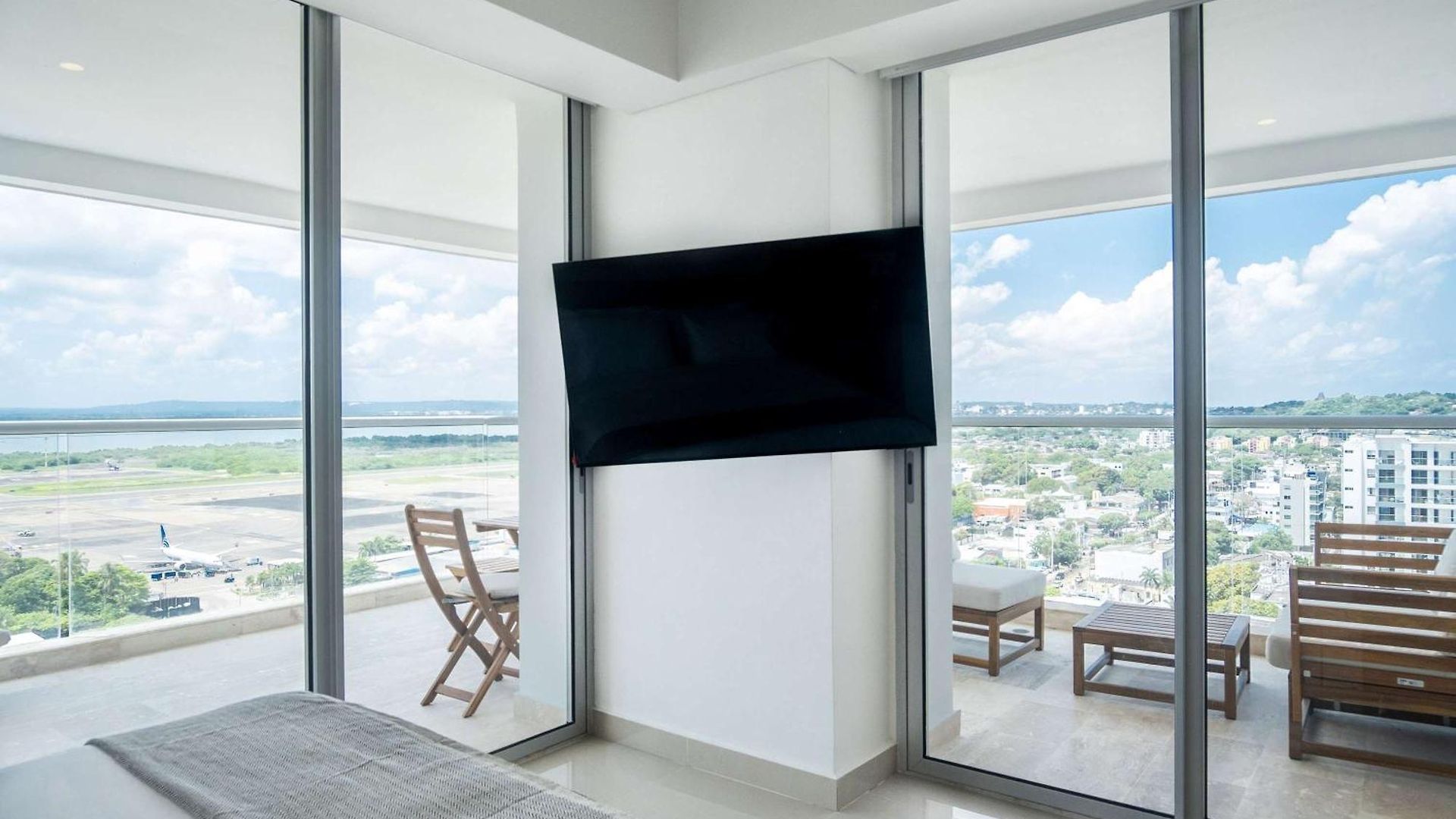 Elegant Beachview 1br With Balcony In Crespo Apartamento Cartagena