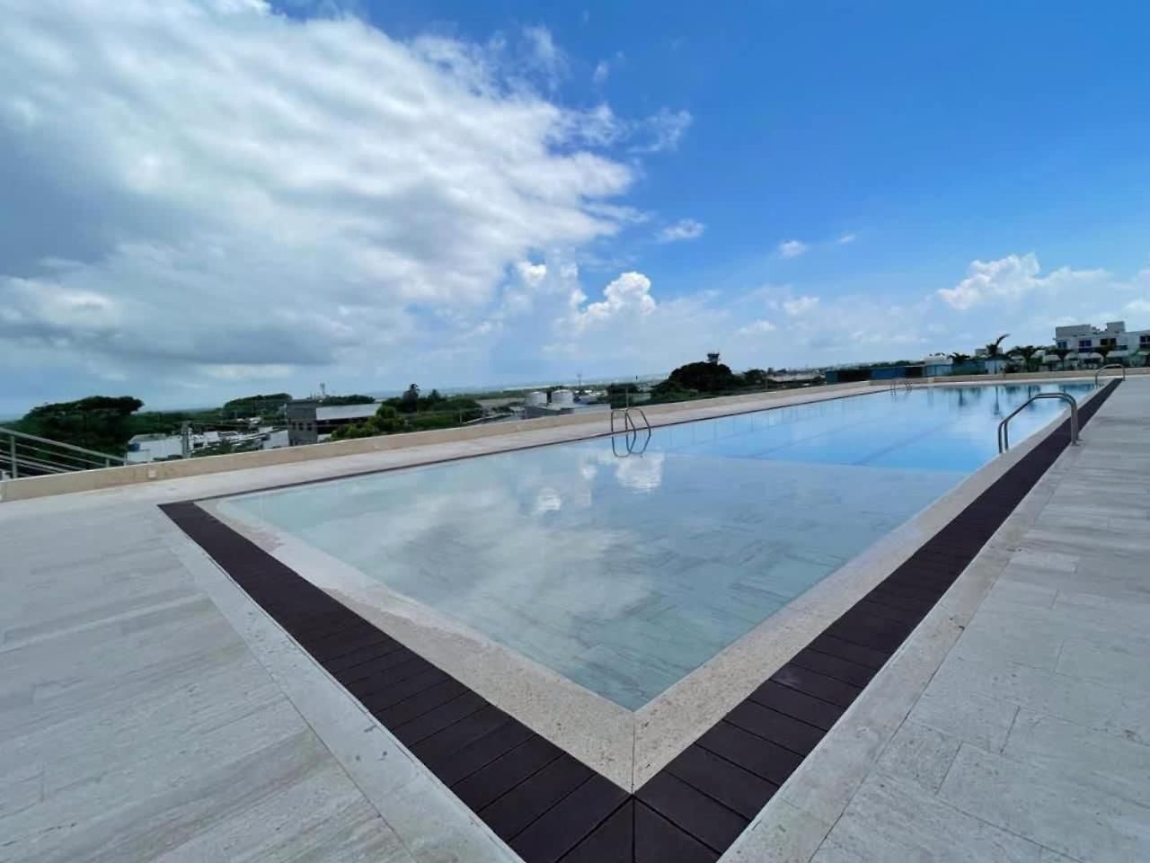 Elegant Beachview 1br With Balcony In Crespo *