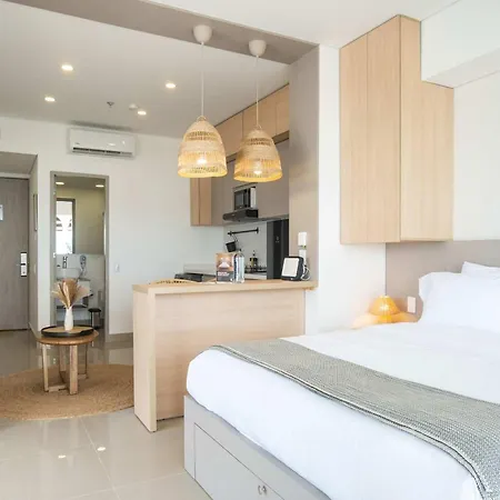 Elegant Beachview 1br With Balcony In Crespo Cartagena