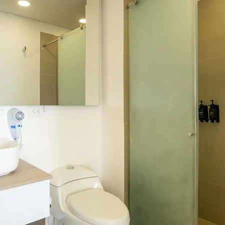 Elegant Beachview 1br With Balcony In Crespo Cartagena