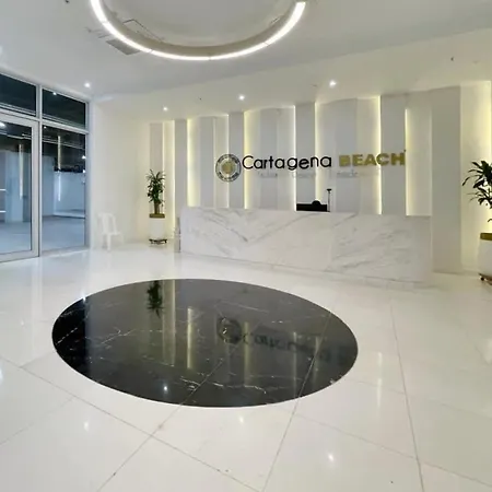 Elegant Beachview 1br With Balcony In Crespo Apartamento
